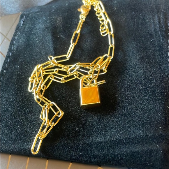 NWT Gold Plated Lock chain necklace - Picture 2 of 3